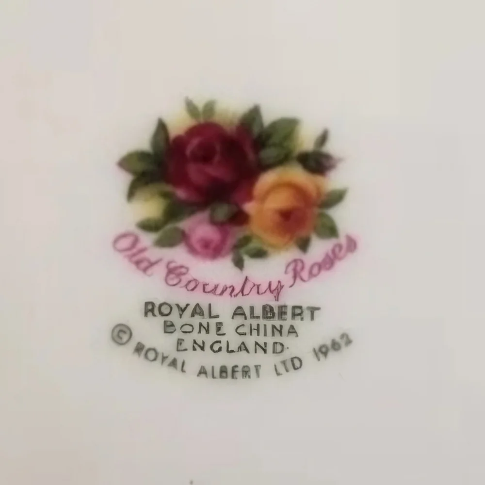 Beautiful Royal Albert Old Country Roses Dinnerware Set 4 Place Settings!